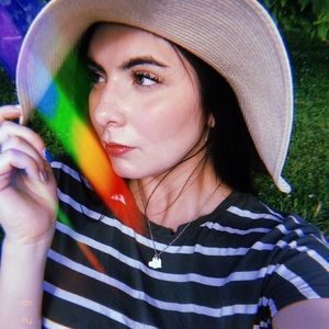 Meet your Posher, Becca